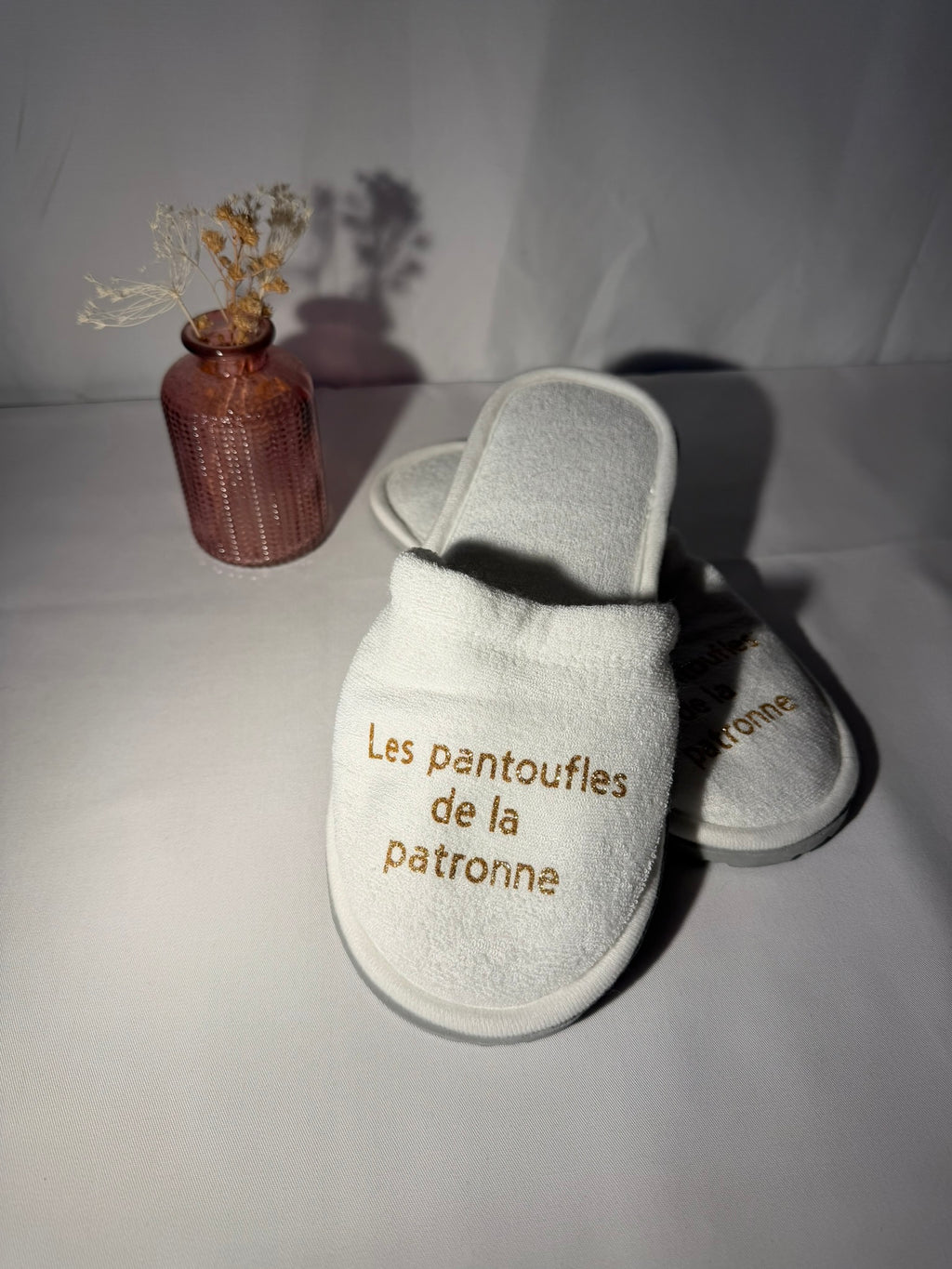 Chaussons Blancs de la patronne – Un Cadeau Qui a du Sens