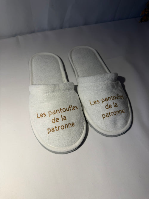Chaussons Blancs de la patronne – Un Cadeau Qui a du Sens