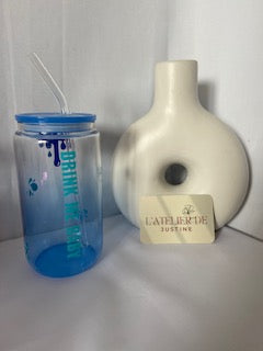 Verre personnalisé avec couvercle et paille : Drink Me