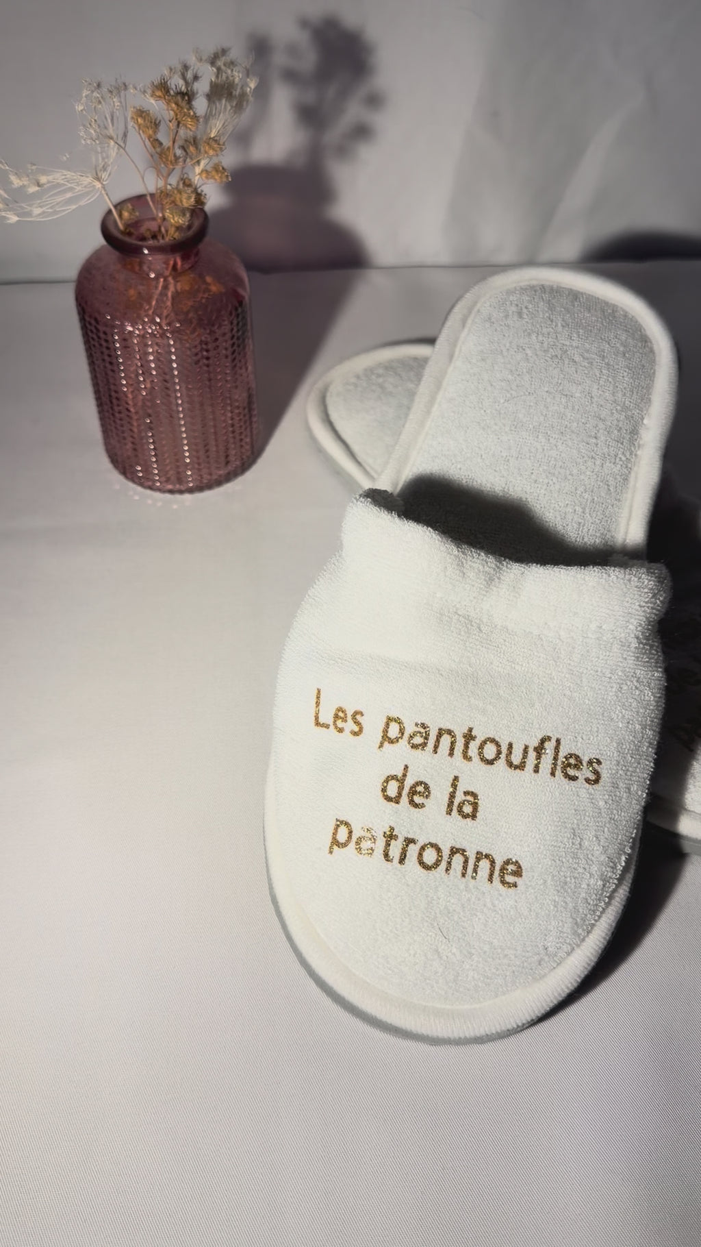 Chaussons Blancs de la patronne – Un Cadeau Qui a du Sens