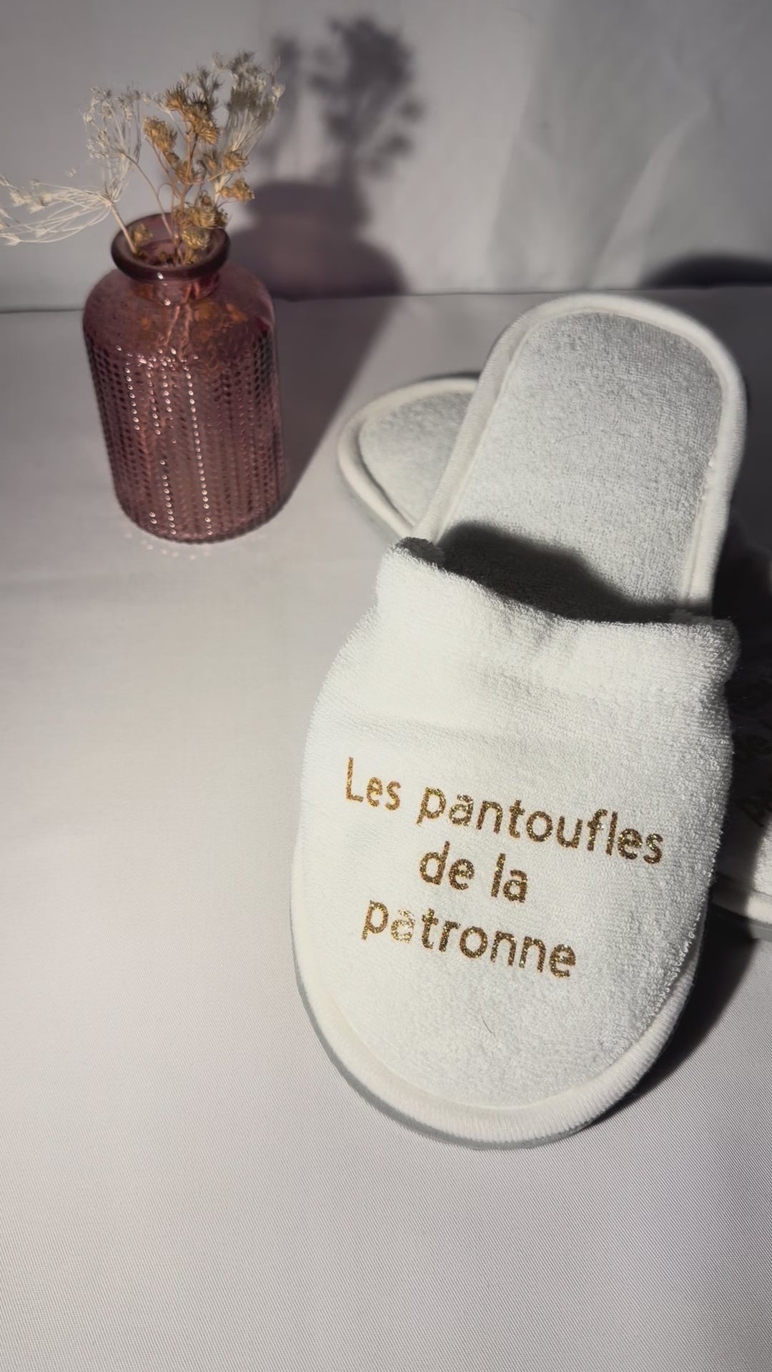 Chaussons Blancs de la patronne – Un Cadeau Qui a du Sens